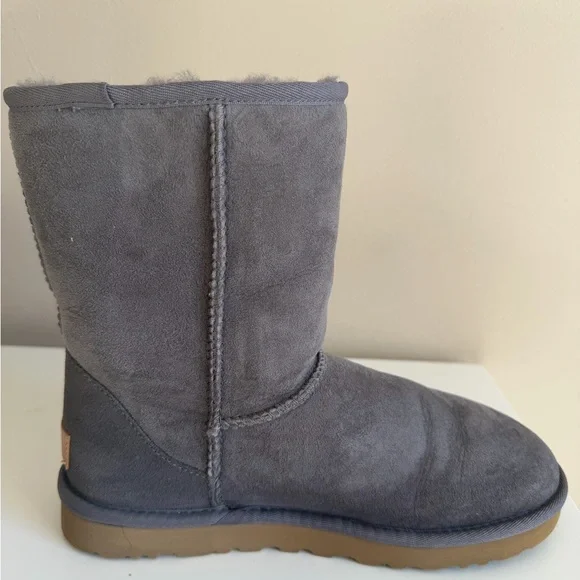 Ugg Classic Short II - Grey size 8 - Picture 6 of 13